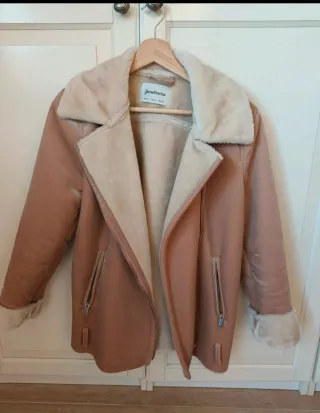 Cazadora Biker Stradivarius Beige/Rosa Talla M