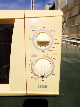 Microondas IEKEI KMW-P15A17