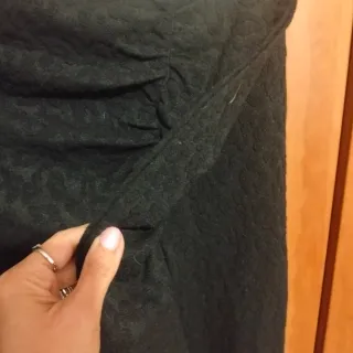 Falda negra con volante