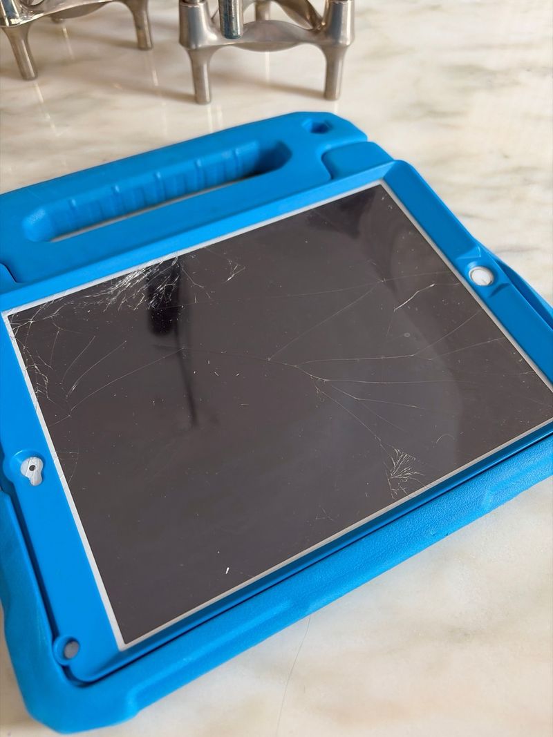 Vendo funda ipad para niños, con ipad roto afbeelding 3