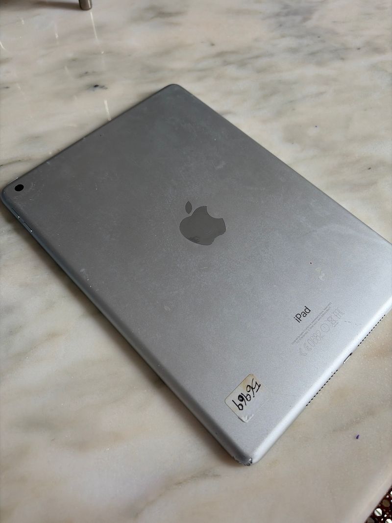 Vendo funda ipad para niños, con ipad roto afbeelding 2