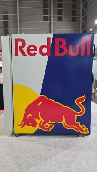 Nevera encimera RED BULL 20 latas, enfría OK!!