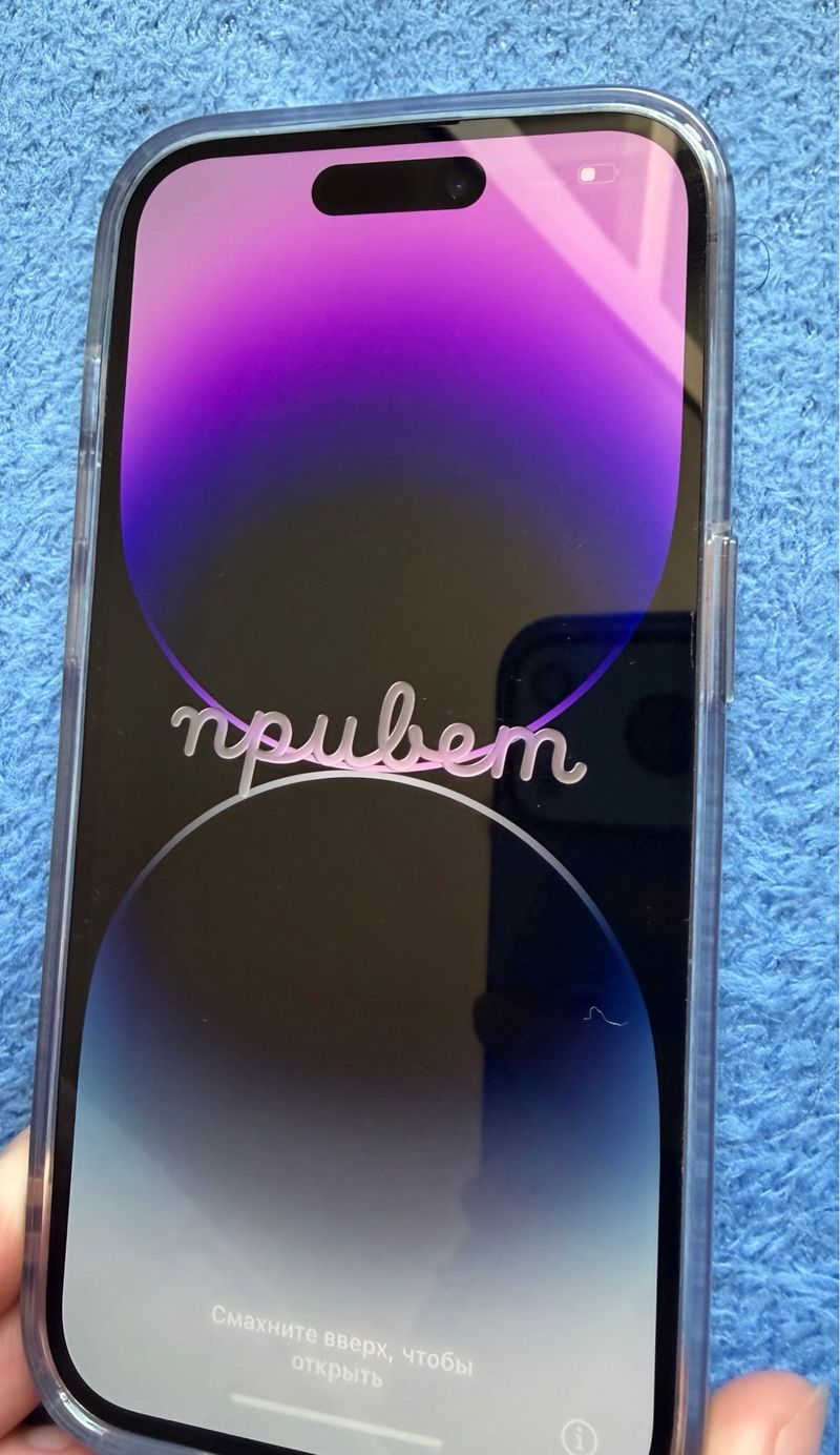 iPhone 14 Pro Morado, funda transparente
