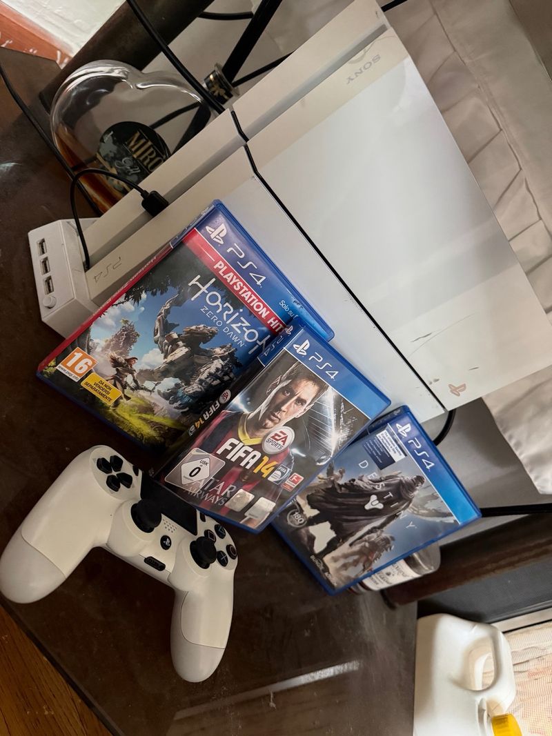 Consola Playstation 4 Blanca + Juegos