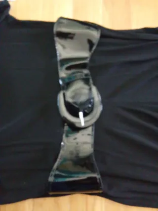 Vestido negro corto con cinturón nuevo