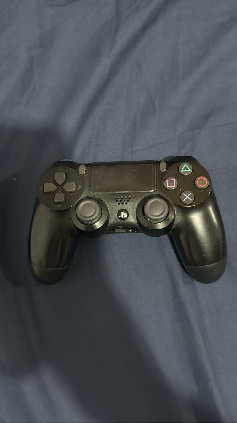 PS4 (PlayStation 4 slim) Negra + 4 Juegos+1 mando afbeelding 4