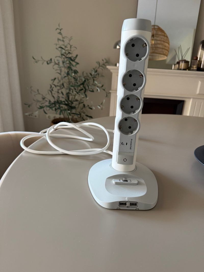 Regleta Vertical 4 Enchufes + USB