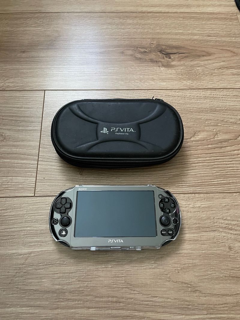 PS Vita 2000 Slim + Funda Protectora