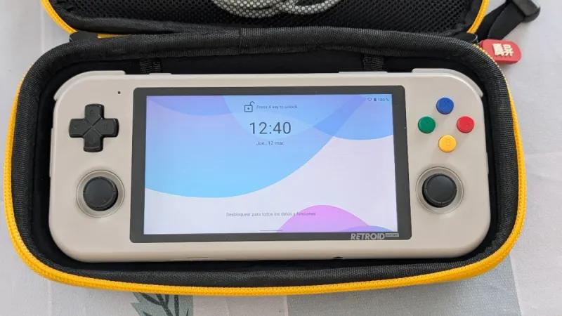 Retroid Pocket 3 Plus + Funda + Cable afbeelding 4
