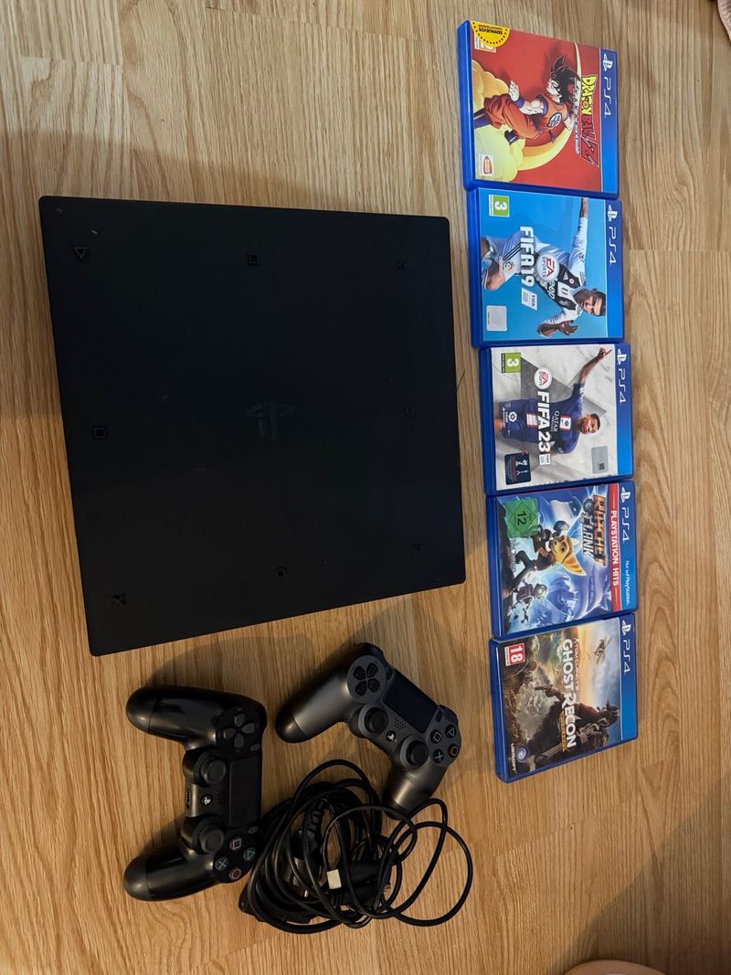 PS4 (PlayStation 4) Negra + 5 Juegos y 2 Mandos