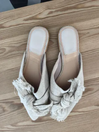 Zapatos planos Stradivarius beige