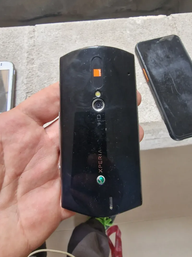 Lote móviles antiguos: iPhone Sony Xperia Samsung afbeelding 2
