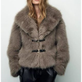 Abrigo pelo Zara gris