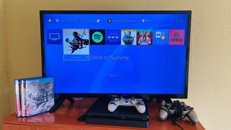 Consola PS4 Slim Negra + 3 Juegos