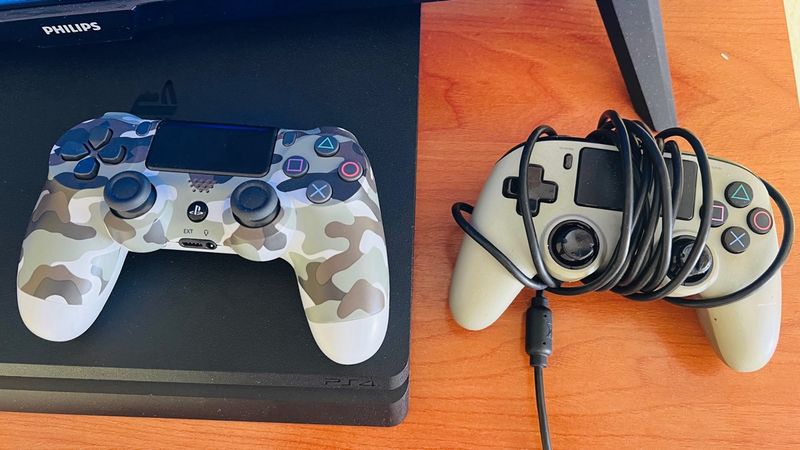 Consola PS4 Slim Negra + 3 Juegos afbeelding 2