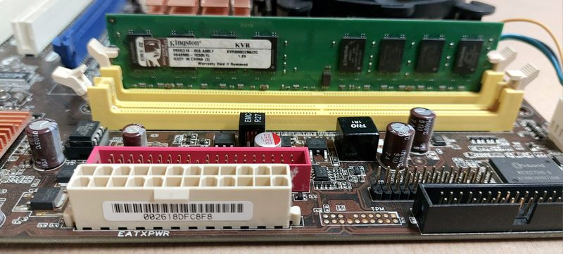 Placa base Asus P5QL-CM + CPU E6500 + 2GB RAM afbeelding 5