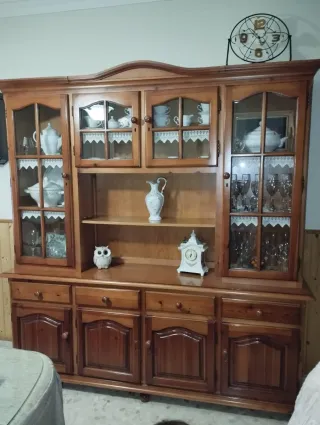 Mueble de salón madera y cristal