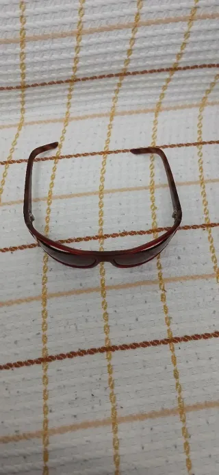 Gafas de sol marrones y rojas mujer