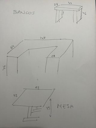 Mesa y bancos de madera