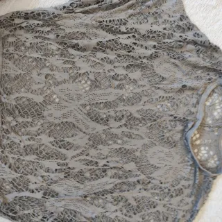 Top tipo encaje gris  Puede ser talla M o L