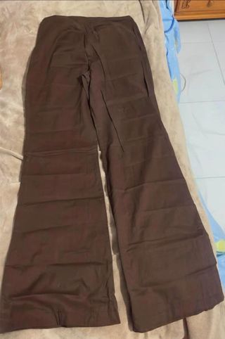 Pantalón chino marrón verano