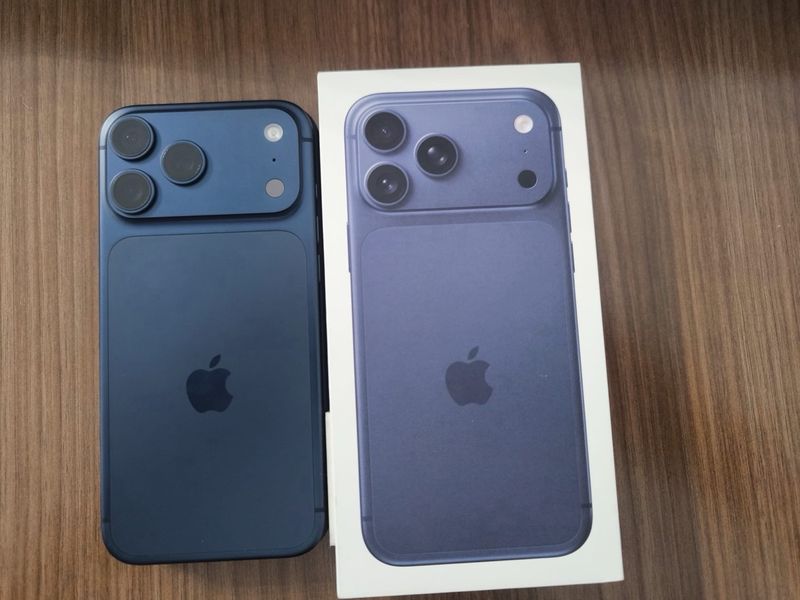 iPhone 17 Pro Max 256GB Azul - 1 mes de uso afbeelding 3