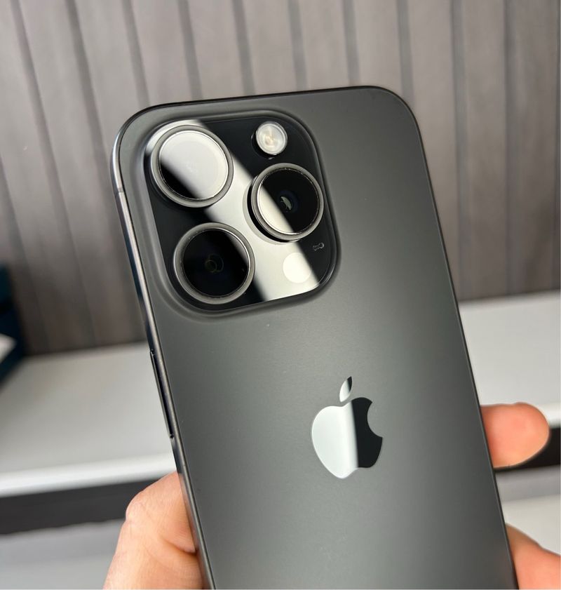 iPhone 15 Pro 128GB Gris Como Nuevo afbeelding 2