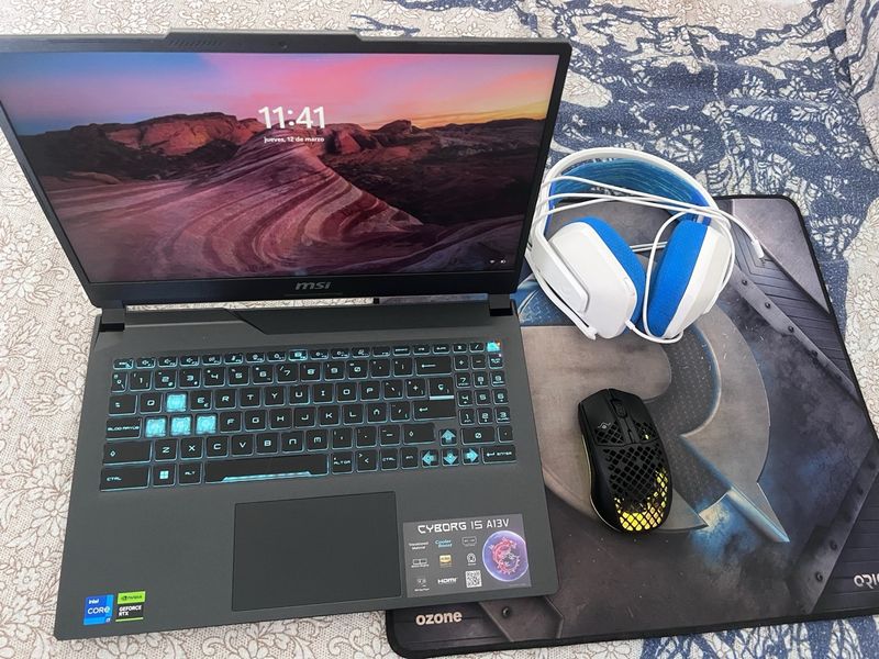 Portátil Gaming MSI Cyborg 15 A13V