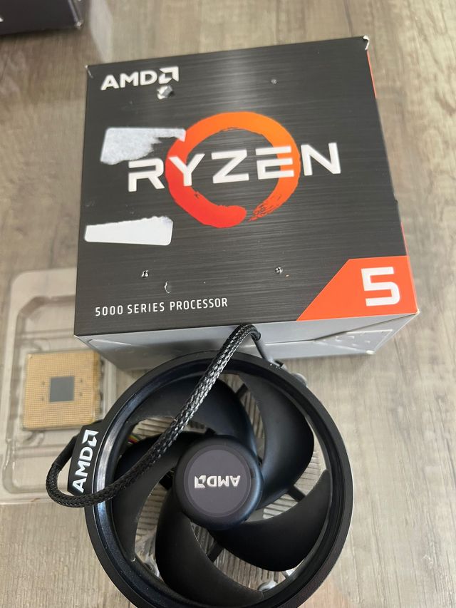 Ryzen 5 5600 con disipador y caja