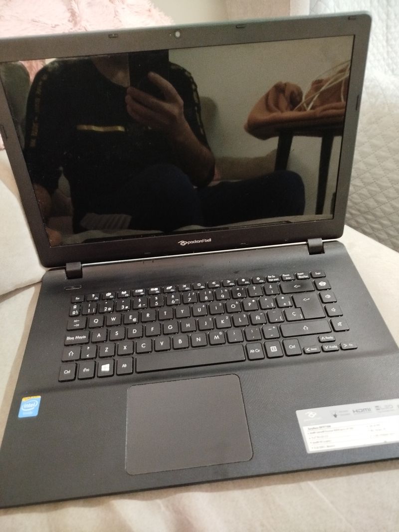 Packard Bell portátil negro buen estado afbeelding 2