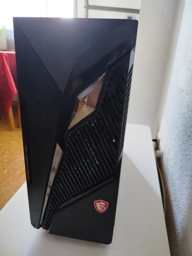 Caja PC MSI Negra No hago envíos