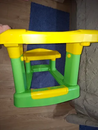 Pupitre infantil amarillo