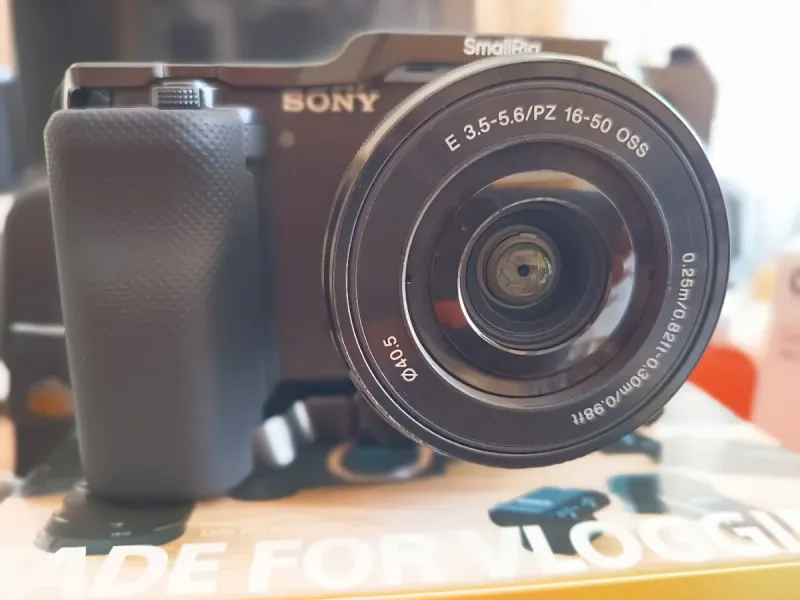Cámara Sony ZV-E10 + 3 Lentes. afbeelding 3