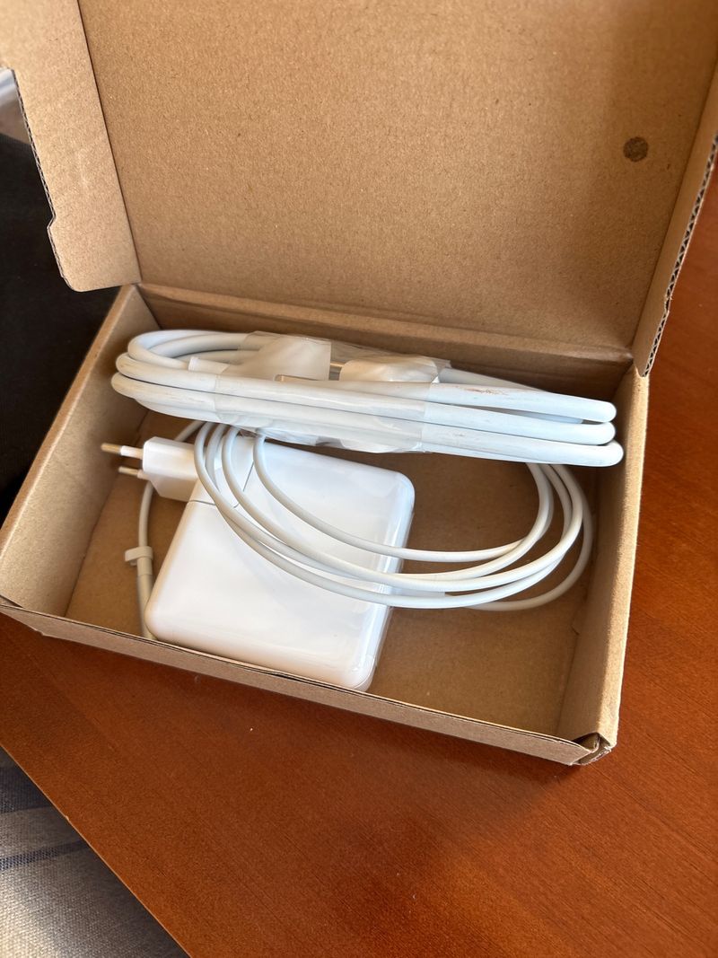 Cargador Apple 85W MagSafe MacBook Pro