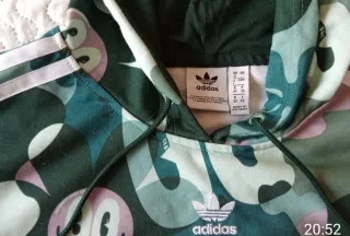 Sudadera Adidas con estampado smiley