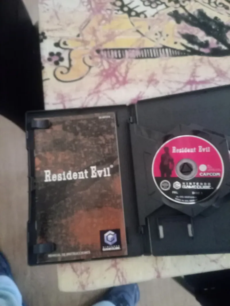 Resident Evil GameCube PAL España 2 Discos afbeelding 3