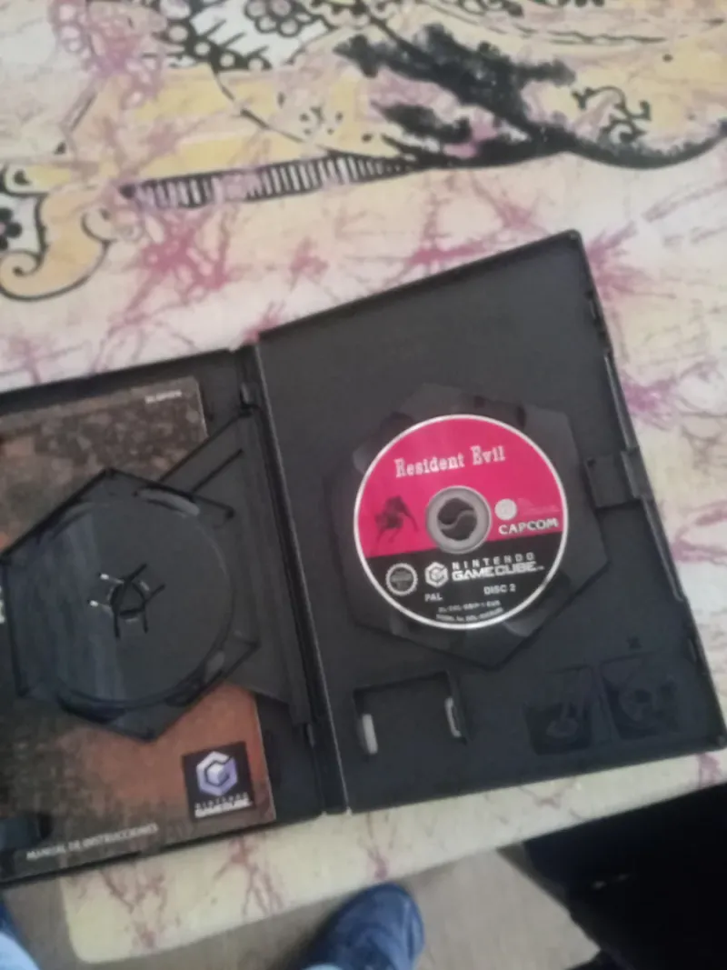 Resident Evil GameCube PAL España 2 Discos afbeelding 5