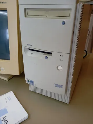Ordenador IBM Aptiva EP8 funcionando
