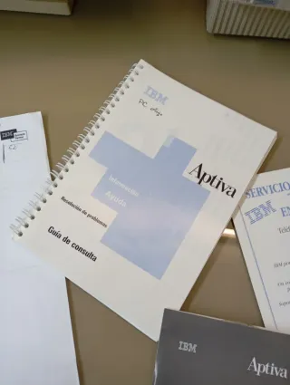 Ordenador IBM Aptiva EP8 funcionando