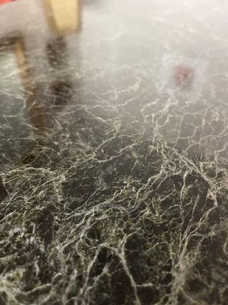 Mesa de centro de mármol y madera