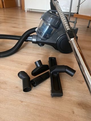 Aspiradora sin bolsa 700W HEPA