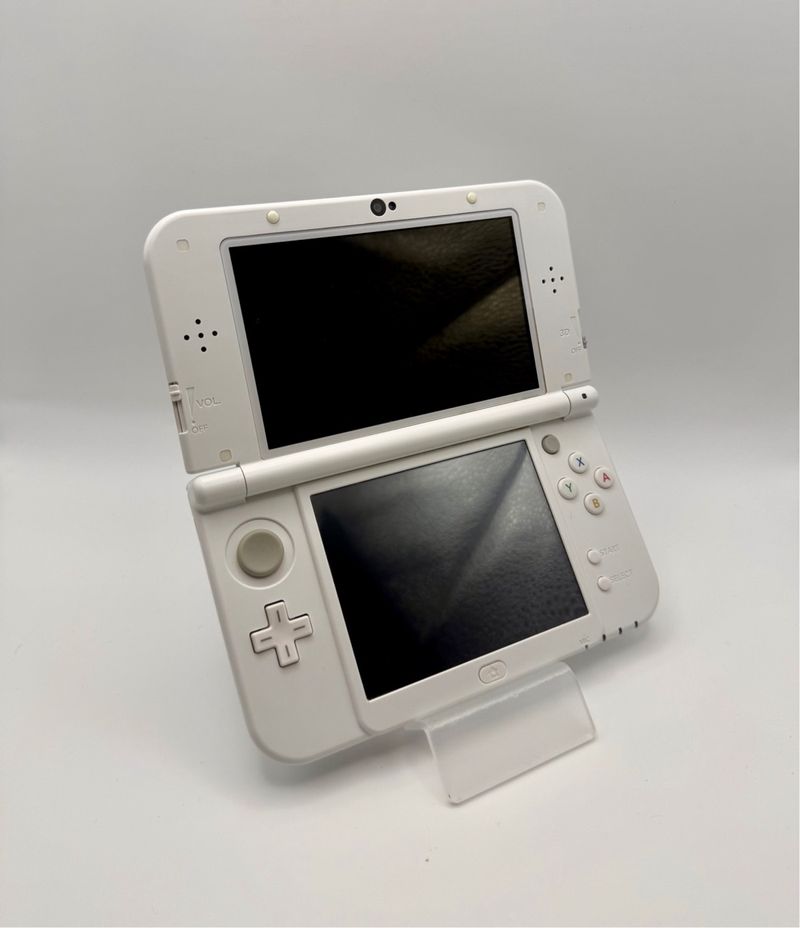Nueva Nintendo 3DS XL - Blanco - Cargador Incluido