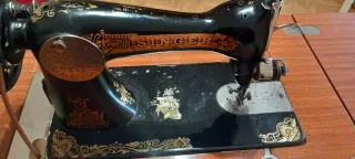 Máquina de coser Singer antigua tiene 120 años