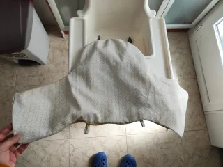 Trona IKEA con reposapiés y respaldo hinchable