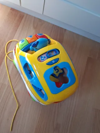 Coche musical infantil con cuerda