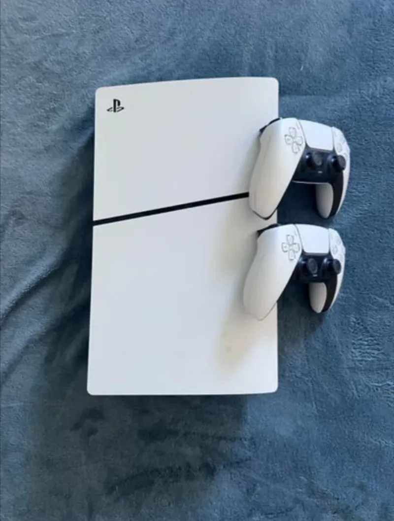 Ps5 Slim 1TB con 2 mandos