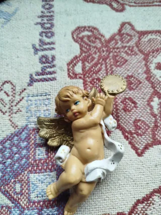 Ángeles musicales de plástico