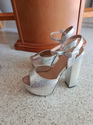 5 pares de Zapatos de tacón rosa con tachuelas do