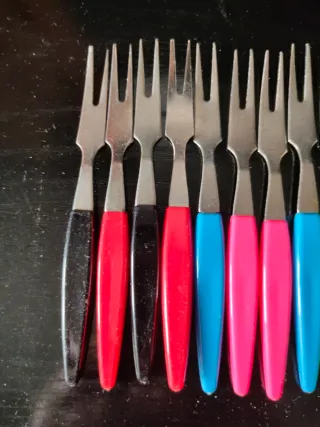 12 cubiertos de aperitivo colores surtidos