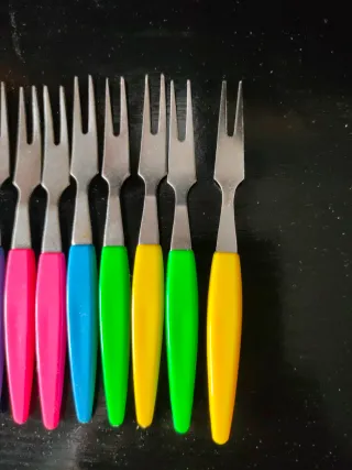 12 cubiertos de aperitivo colores surtidos